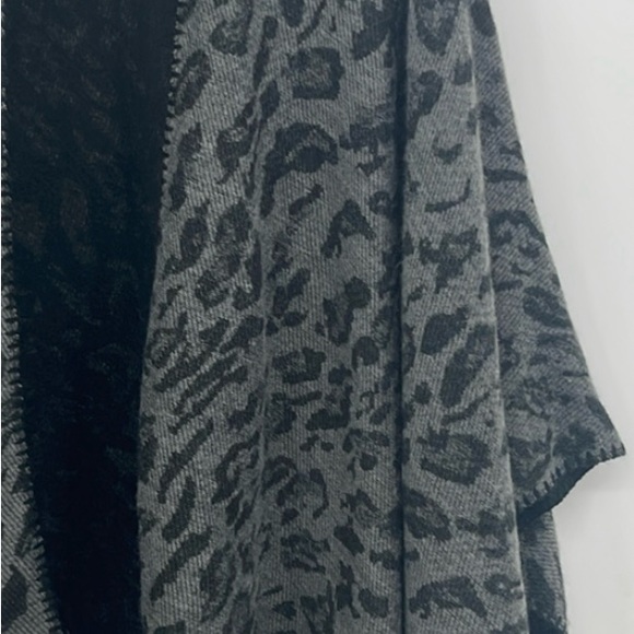 CEJON Animal Print Cape - Picture 3 of 4